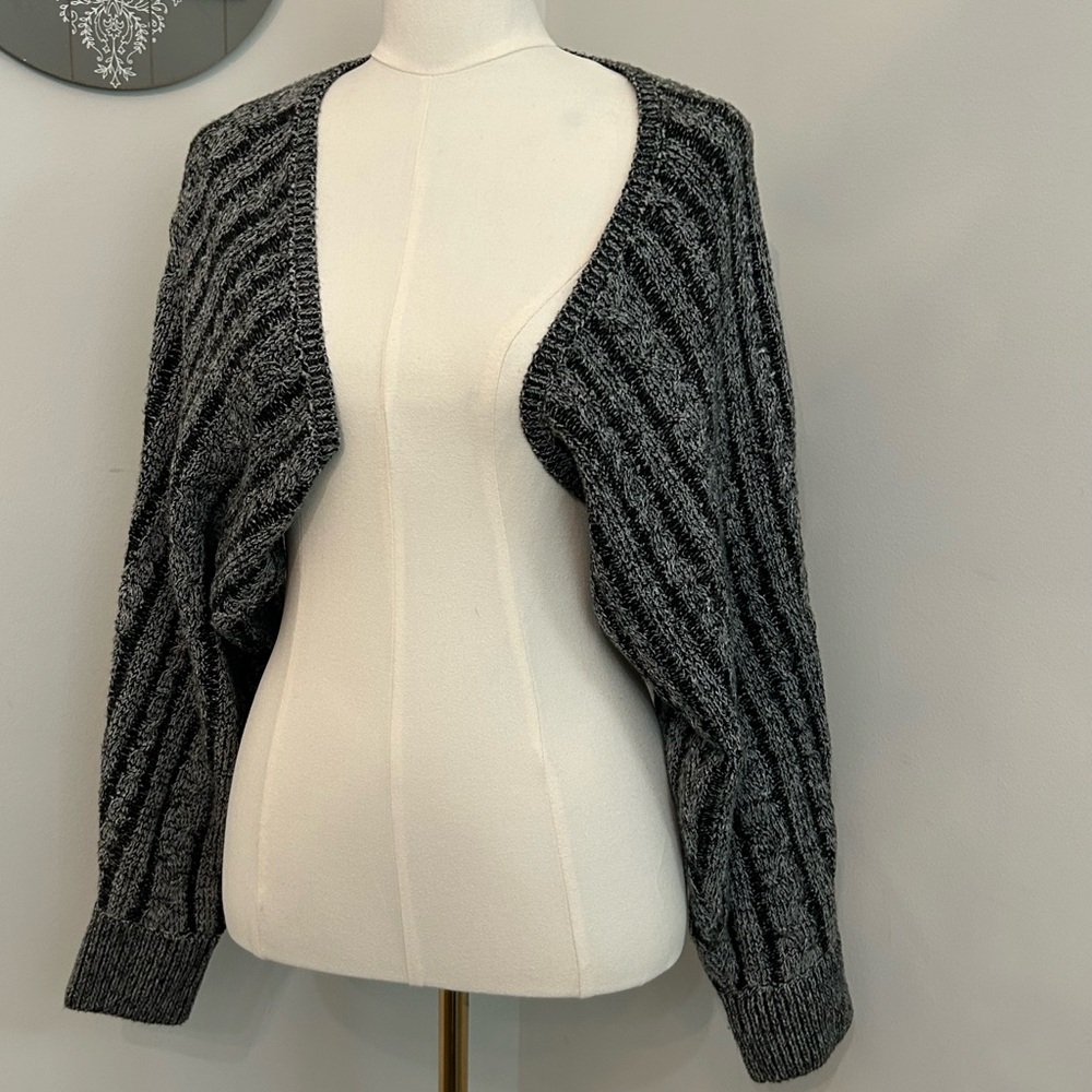 Knit Cropped Shrug/Bolero Sweater Long Sleeve Gray & Black Cozy Comfort Size M